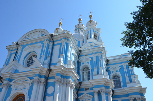 Cathedrale de la Resur couv Smolny.jpg
